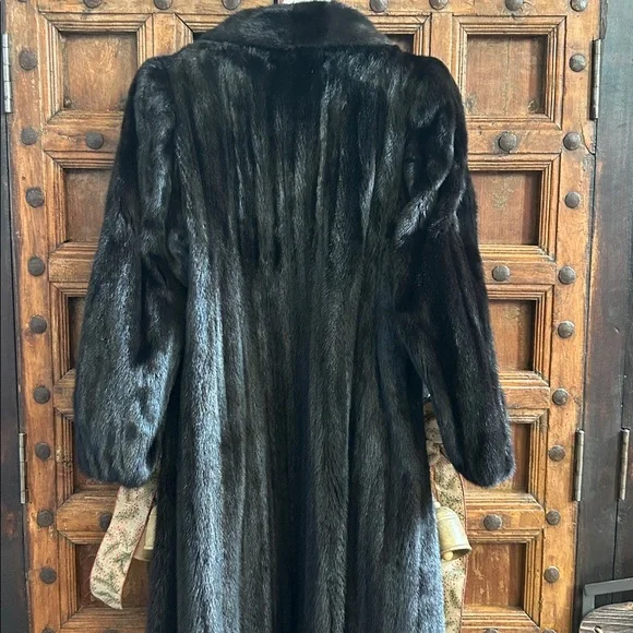 SAGA Mink Ranch Full Length Coat/ pockets, HENIG Furs, Excellent New Condition - Picture 13 of 13